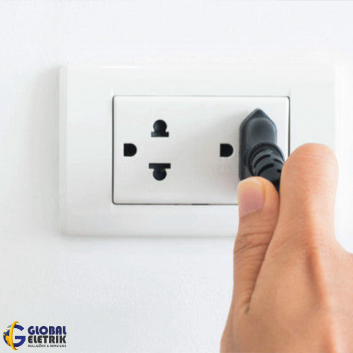troca de tomadas nas áreas comuns do prédio
